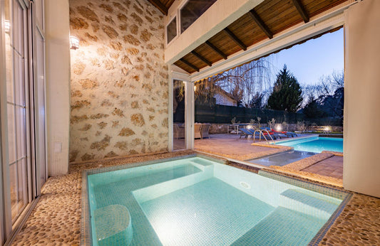 Your Guide to Pool Light Replacement
